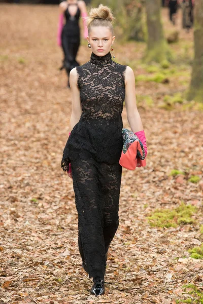 Look 80